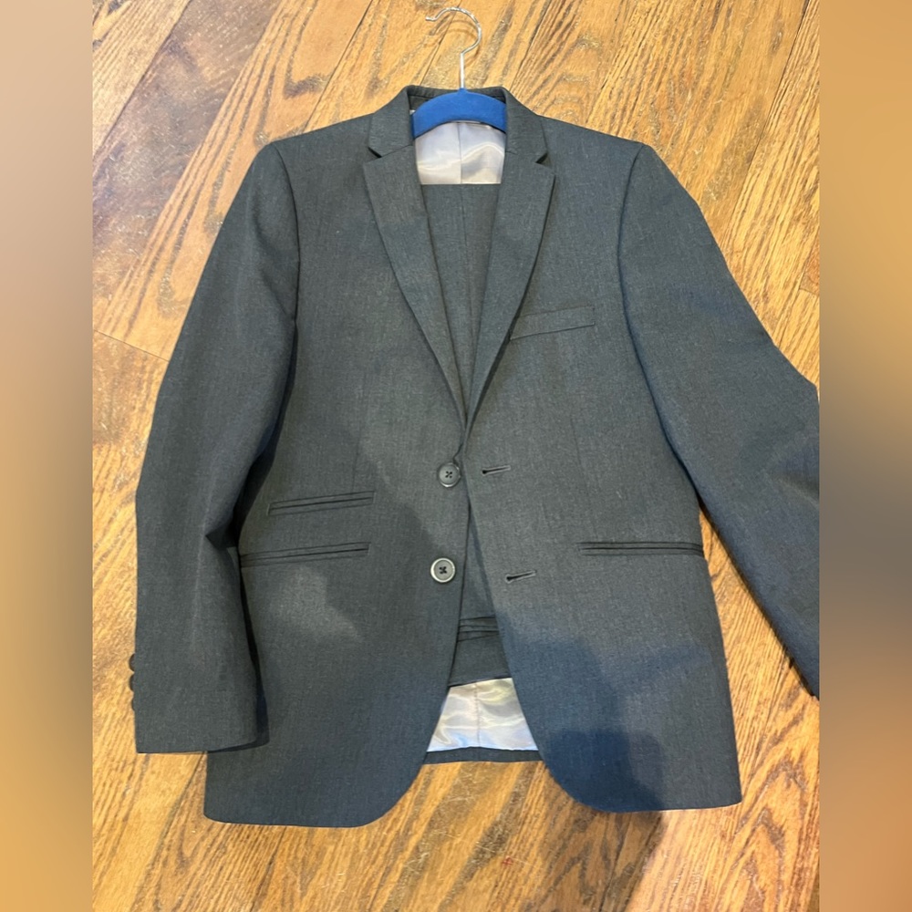 Boys Suit Size 10, worn once, immaculate condition!